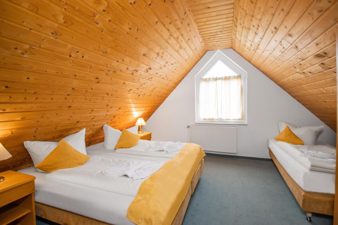 Hotel Garni Zwickau-Mosel ミュルセン エクステリア 写真